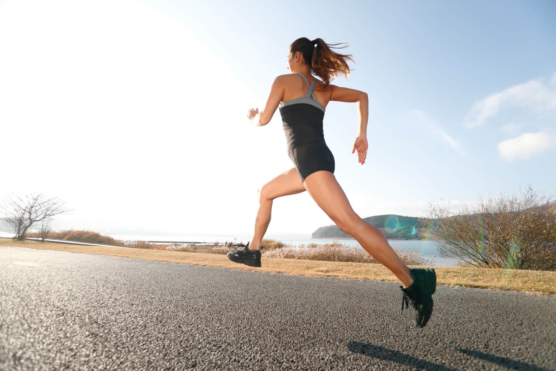 HUG you吸収型サニタリーショーツを履いたランニングイメージ